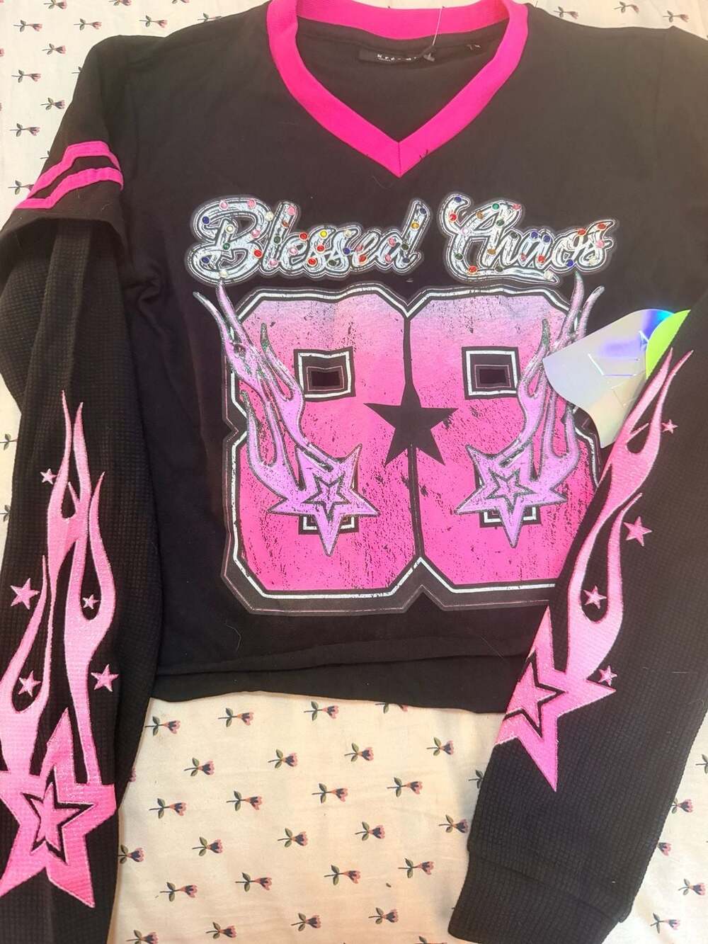 Kréamy Blessed Chaos Size M Black Pink V-Neck Rhinestone Long Sleeve Top